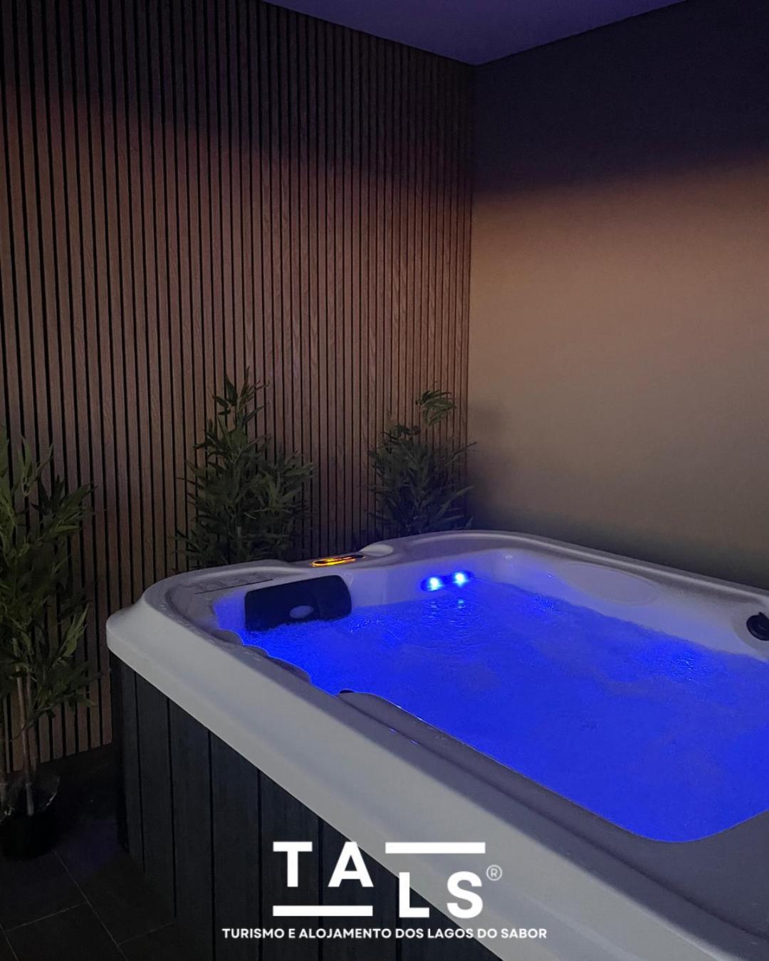 Turismo E Dos Lagos Do Sabor - Piscina & Holiday home Meirinhos